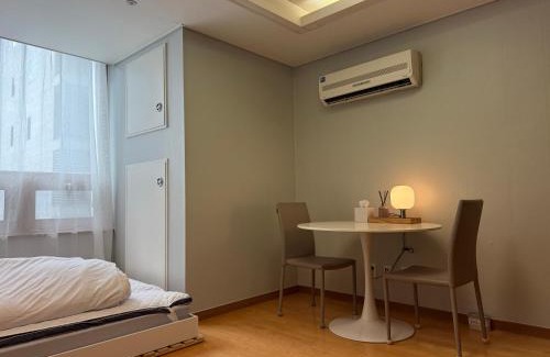Yeoksam Apartment | 4-3025 #GangnamStation, 5mins #K-Pop #Yeoksam, 3mins #Neflix #K-food #Seoul