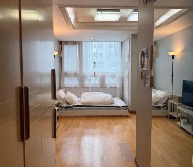 Yeoksam Apartment | 4-3025 #GangnamStation, 5mins #K-Pop #Yeoksam, 3mins #Neflix #K-food #Seoul