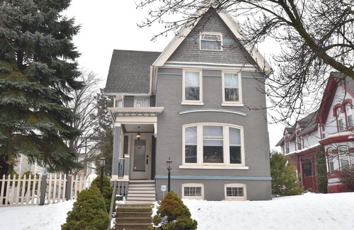 Brewers Hill House | 4 bd Victorian, close to downtown, great for groups and family gatherings