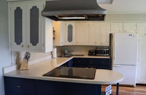 Edinboro House | 4 bdr Cottage, Edinboro Lake Views, Dogs Welcome