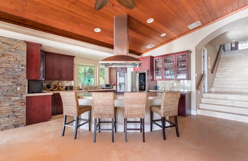 Kahaluu-Keauhou House | 4 BDRs with their own baths! Modern decor! Privacy! Best Ocean View in the Hood!