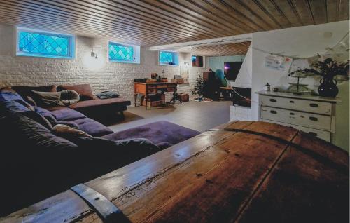 Roke House | 4 Bedroom Amazing Home In Röke