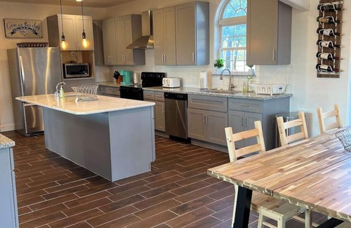 Paradise House | 4 Bedroom Farmhouse on Private 148 acres with 5 Ponds
