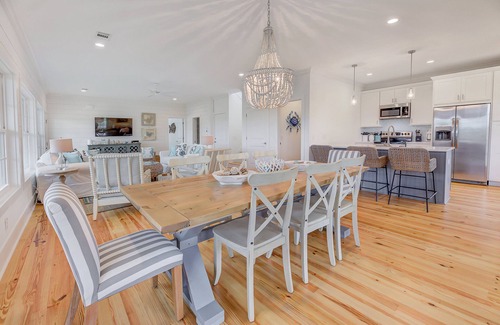 Savannah Beach House | 🌊☀️🏖️4 bedrooms 3.5 bath. Gorgeous marsh views. Wrap around porch 🏖️☀️🌊