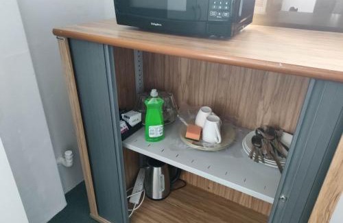 Auckland Apartment | 4 Beds including 1 Double Bed, 1 Single Beds, 2 Double Sofa Beds, Suite 2, 37 Totara Avenue, New Lynn
