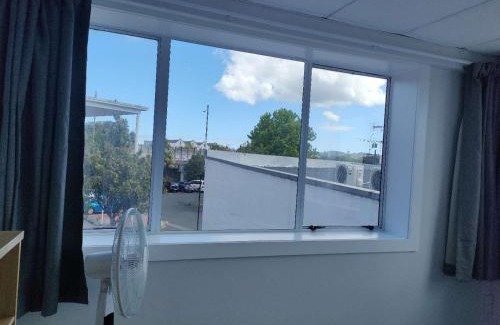 Auckland Apartment | 4 Beds including 1 Double Bed, 1 Single Beds, 2 Double Sofa Beds, Suite 2, 37 Totara Avenue, New Lynn
