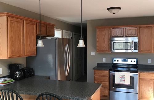 Huntingdon Ski Chalet | 4 BR/2 BA Sleeps 12 Hot Tub!<2 miles to Snyder'sRun Boat Launch; 45 min to PSU