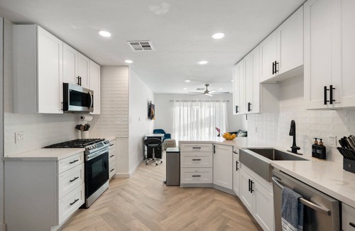 Papago Paradise House | 4 BR/3 Bath Old Town Gem - Cabana - Heated Pool & Tub - Games - Firepit - BBQ