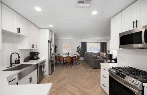 Papago Paradise House | 4 BR/3 Bath Old Town Gem - Cabana - Heated Pool & Tub - Games - Firepit - BBQ