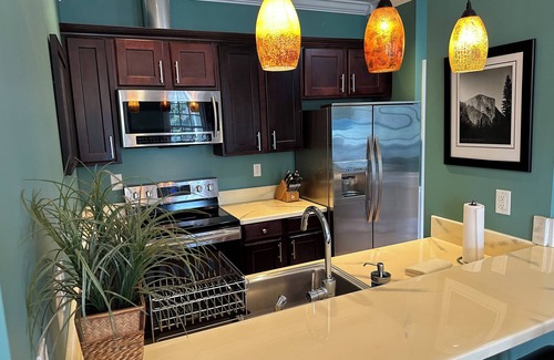 Hope Gardens House | 4 KING Master Bedrooms! 2 Covered Porches +Rooftop Terrace! 5 Mins to Downtown!