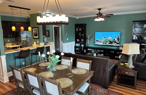 Hope Gardens House | 4 KING Master Bedrooms! 2 Covered Porches +Rooftop Terrace! 5 Mins to Downtown!