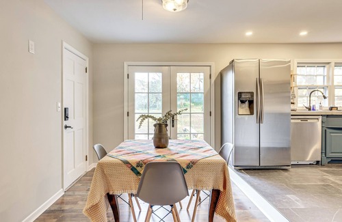 Sans Souci House | 4 Mi to Dtwn: Home w/Fire Pit in Greenville