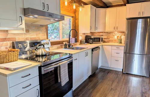 Nelson Cabin | 4 Mile Creek Cabin - (creekside)