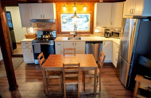 Nelson Cabin | 4 Mile Creek Cabin - (creekside)