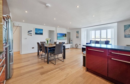 Croyde Apartment | 4 POINT VIEW-Award Winning 3 Bed Apartment with parking/Croyde Bay - 5 min walk