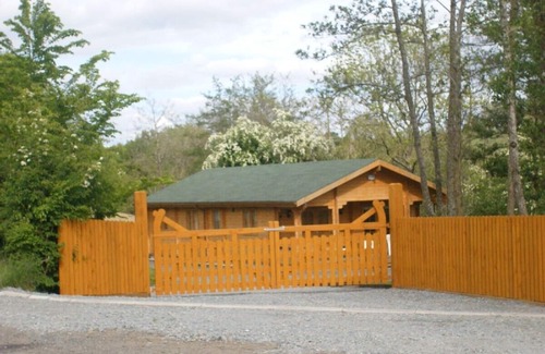 Monaghan Cabin | 4 Star Self Catering lakeside holiday log cabin in County Monaghan Ireland