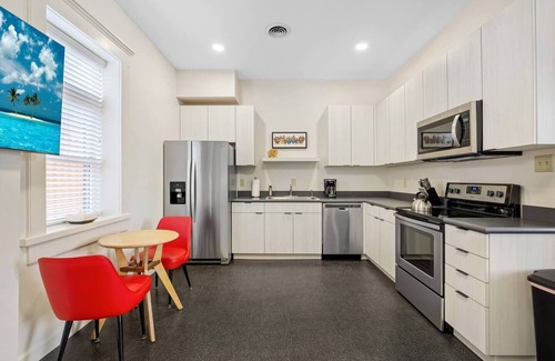 Butchertown Apartment | 4 Suites, 1 Epic Stay – Sleep 22 in NULU
