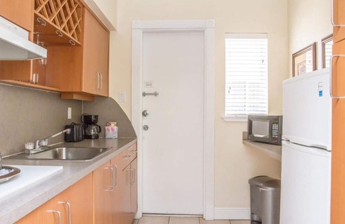 City Center Hotel | 4 Units | Ideal Family Suite in South Beach, Kitchenette, Pool & Ocean Nearby