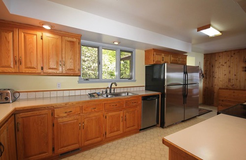 Walker Resort | 40% off summer rates August 23-30. 4 BRM reunion home just steps from the lake.