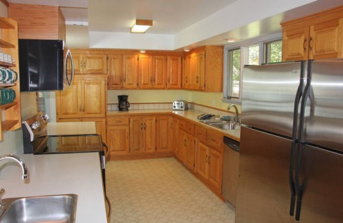Walker Resort | 40% off summer rates August 23-30. 4 BRM reunion home just steps from the lake.