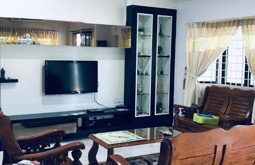 Sungai Siput House | 400 m² Bungalow ∙ 4 bedrooms ∙ 12 guests