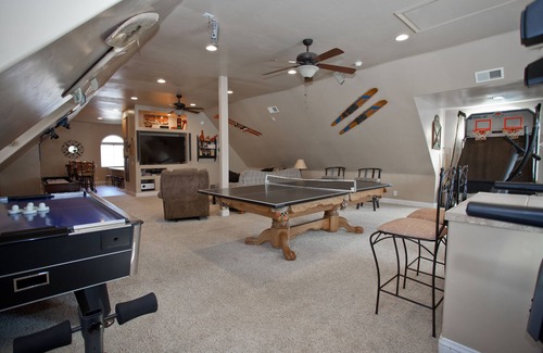 Lake Arrowhead House | 4000 sf house with A/C~gourmet kitchen~1000 sf gameroom~outdoor fire features