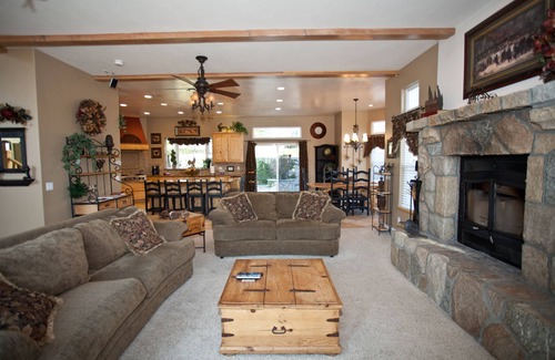 Lake Arrowhead House | 4000 sf house with A/C~gourmet kitchen~1000 sf gameroom~outdoor fire features