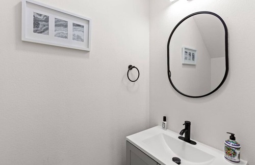 South Central Houston Apartment | 4010 Live Oak Unit B, Houston