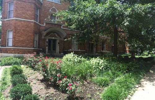 Old Louisville Apartment | 416 #1 · Stellar Suites | Bohemian Retreat | St.James Court