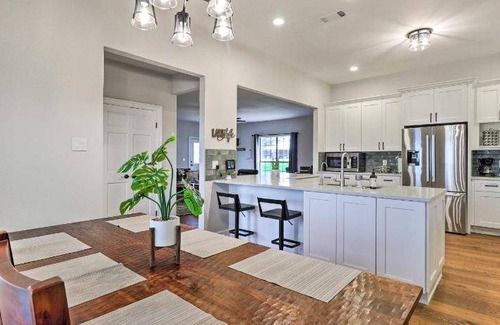 Granger House | 418 m² House ∙ 3 bedrooms ∙ 12 guests