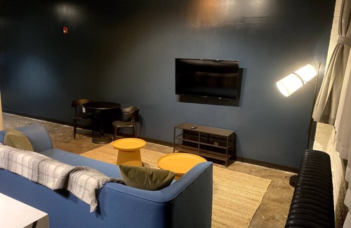 North Oakland Apartment | 424 Gold Way-Apt 402, 2 Bed/1Bath