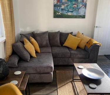 Scurlage House | 44 Gower holiday village Ty Gŵyr Cosy 2 bedroom Chalet