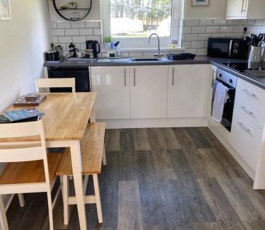 Scurlage House | 44 Gower holiday village Ty Gŵyr Cosy 2 bedroom Chalet
