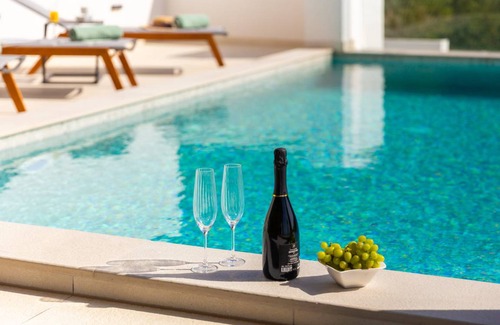 Podstrana Villa | 450 m² Villa ∙ 4 bedrooms ∙ 8 guests
