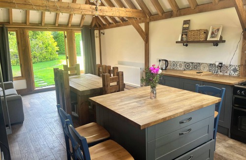 Reading Cottage | 450 year old thatch cottage. Near Oxford, Reading and Henley. Listed building.