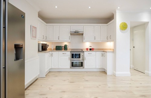 Enfield Highway House | 4BD Family and Contractor house in North London with Parking