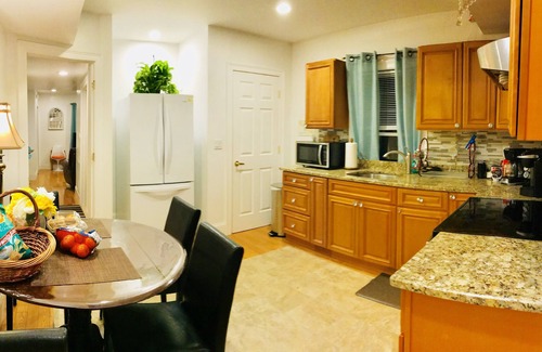Quincy Apartment | 4BR 2Baths WOLLASTON BEACH.15min to Boston2