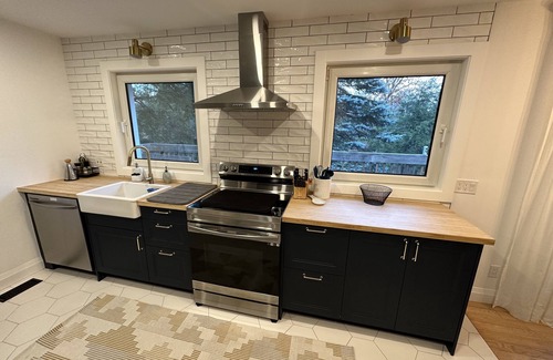 Carling Cottage | 4BR Cottage: Hot Tub, Sauna, Beach Access, Parks