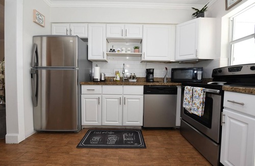 North Andrews Gardens House | 4BR Home, Hot Tub, Near Beach & Wilton Manors