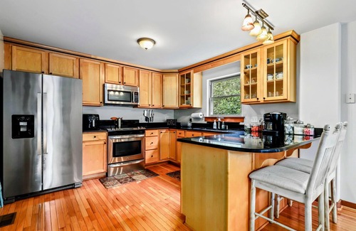 Mineral Cabin | 4BR Lake Anna Cabin with Pool, Beach, and Deck