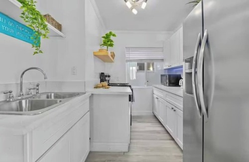 Central Mission Beach Apartment | 4BR Ocean Breeze Duplex+Large Patio sleeps 16