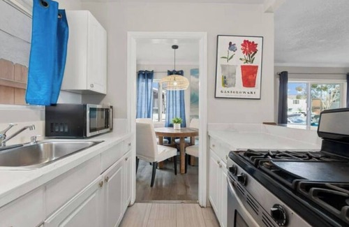 Central Mission Beach Apartment | 4BR Ocean Breeze Duplex+Large Patio sleeps 16