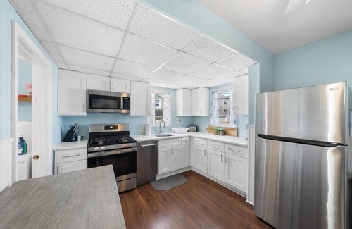 North Wildwood House | 4BR Shore House-Close To The Action