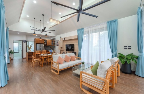 Bang Tao Villa | 4BR Villa Retreat Pool & Wildlife V227