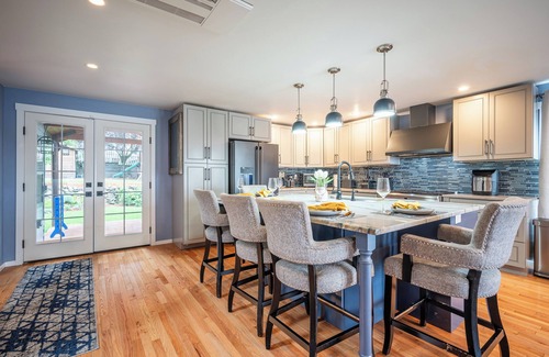 Green Lake House | 5-BDR w/Rooftop Views, Covered Deck & Spacious Backyard–Prime Central Location!