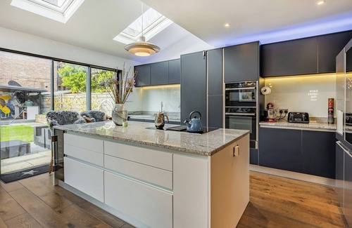Hove Cottage | 5 bedroom accommodation in Hove