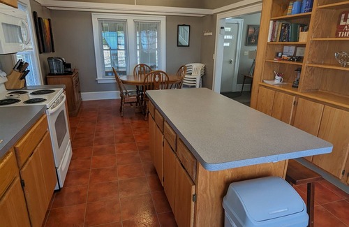 East Springfield House | 5 lakefront acres with DIRECT beach access from property
