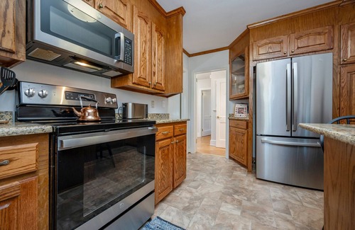 Columbus House | 5 Miles from TIEC!