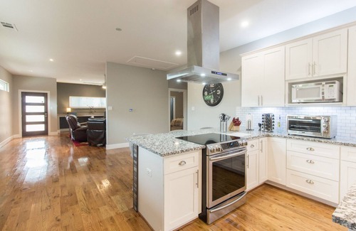 Central Arlington House | 5 Star! 3Bed 4Bath 1mileATnT Stadium Globe LifePark SixFlagsHurrHarb Texas Live!