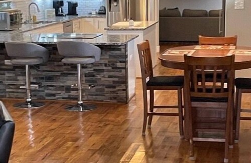 Central Arlington House | 5 Star! 3Bed 4Bath 1mileATnT Stadium Globe LifePark SixFlagsHurrHarb Texas Live!